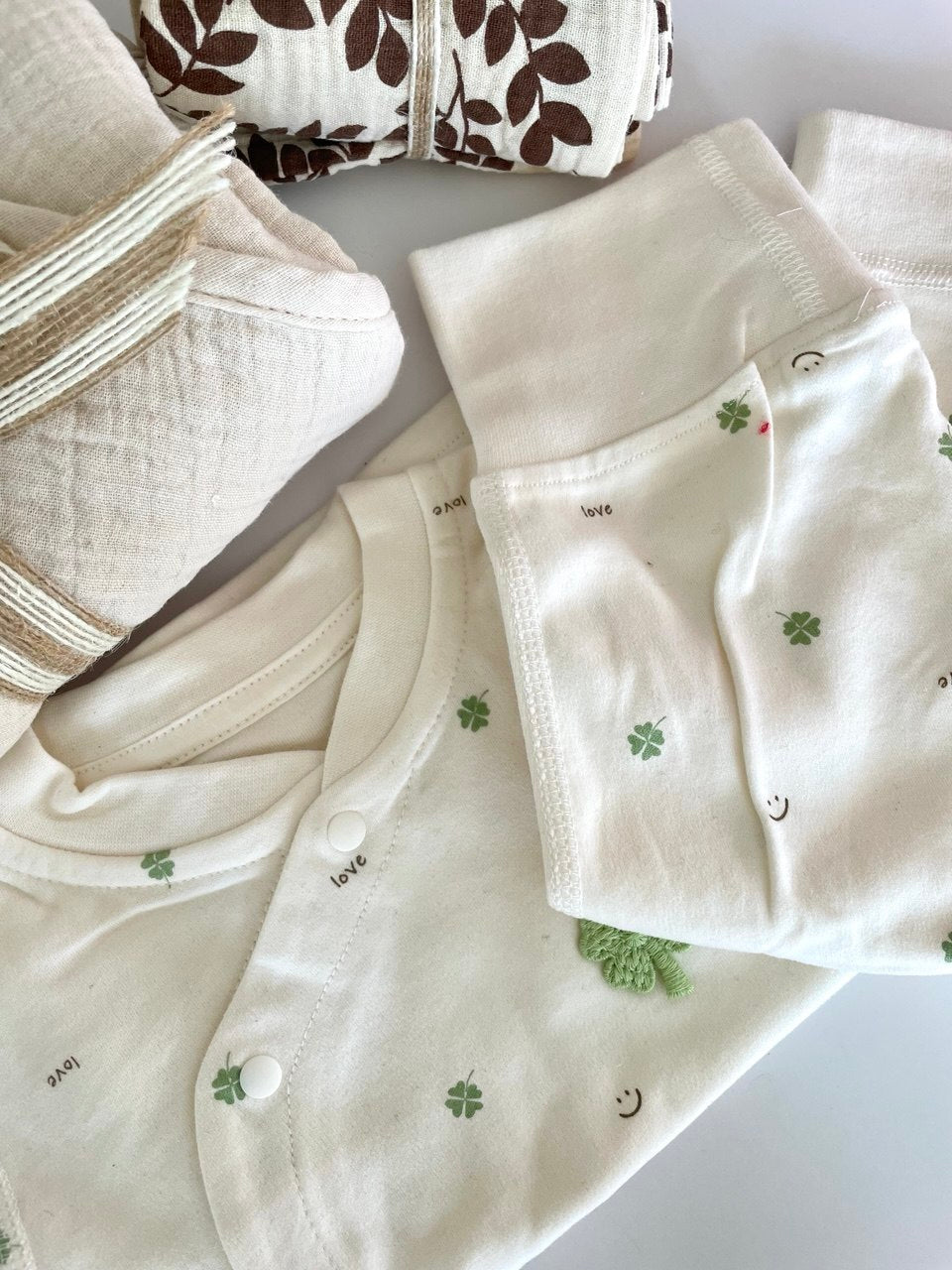 The "First Moments" Premium Organic Newborn Set – Clover Edition